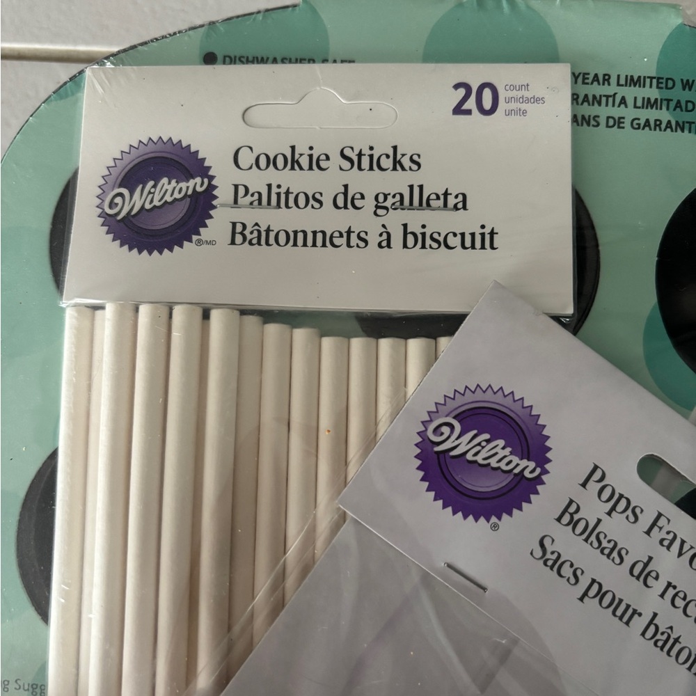 Wilton Cake pop Baking Set - Picture 2 of 4